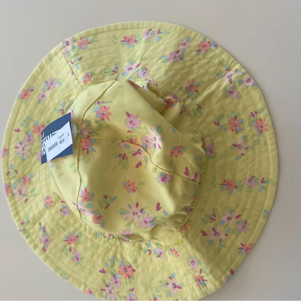 NWT Carter’s Bodysuit & Osh Kosh Sunhat